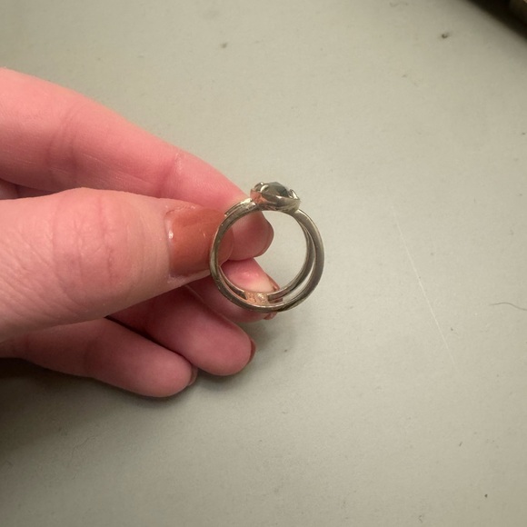 Kendra Scott Elyse Gold Ring - Picture 3 of 4